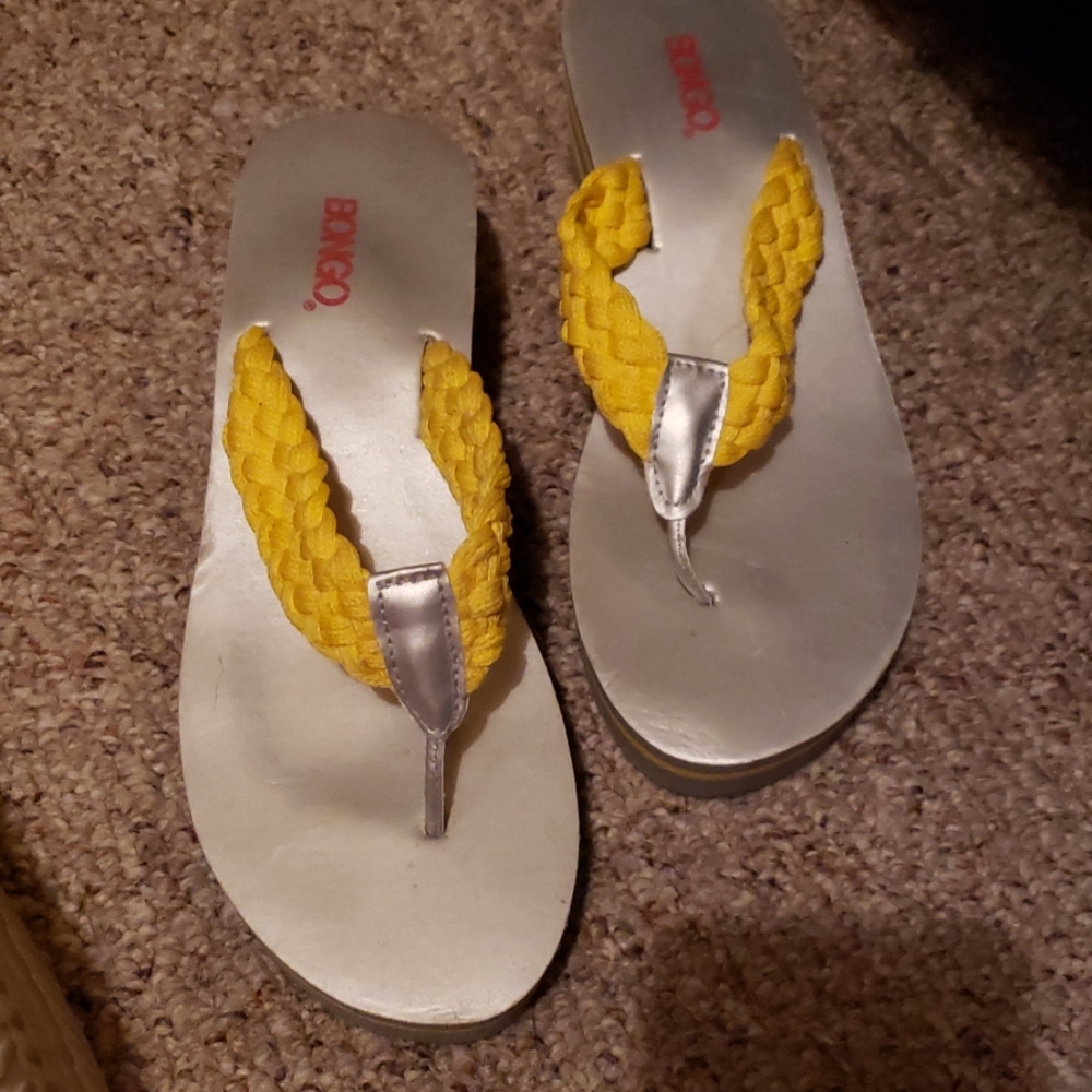 Bongo silver and yellow wedge flip flops size 8